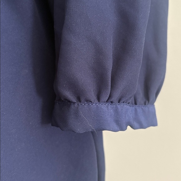 Old Navy navy blue women’s blouse with sequin v-neck collar size small - Picture 3 of 4